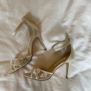 Nina bridal shoes never worn
